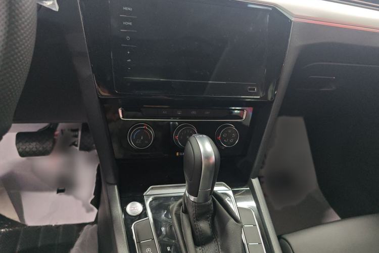 Used Volkswagen Magotan 2025 Zhongxiang Version 280TSI DSG Comfort Edition Audio And AC Panel