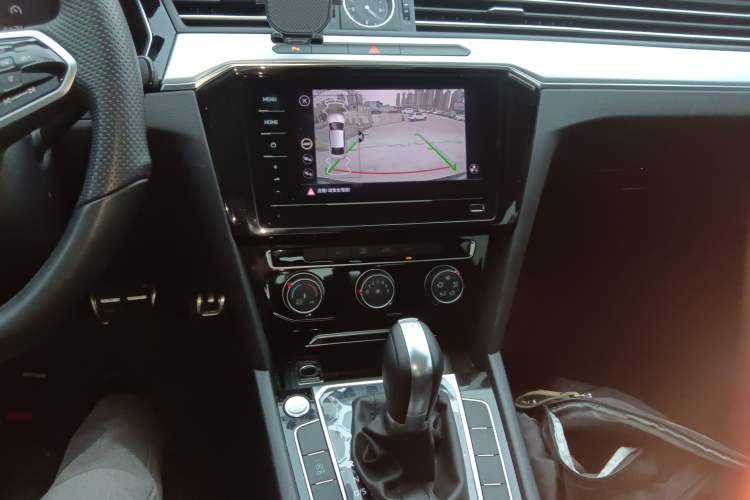 Used Volkswagen Magotan 2025 Zhongxiang Version 280TSI DSG Comfort Edition Audio And AC Panel