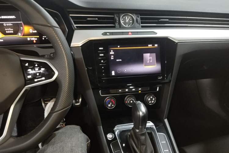 Used Volkswagen Magotan 2025 Zhongxiang Version 280TSI DSG Comfort Edition Audio And AC Panel