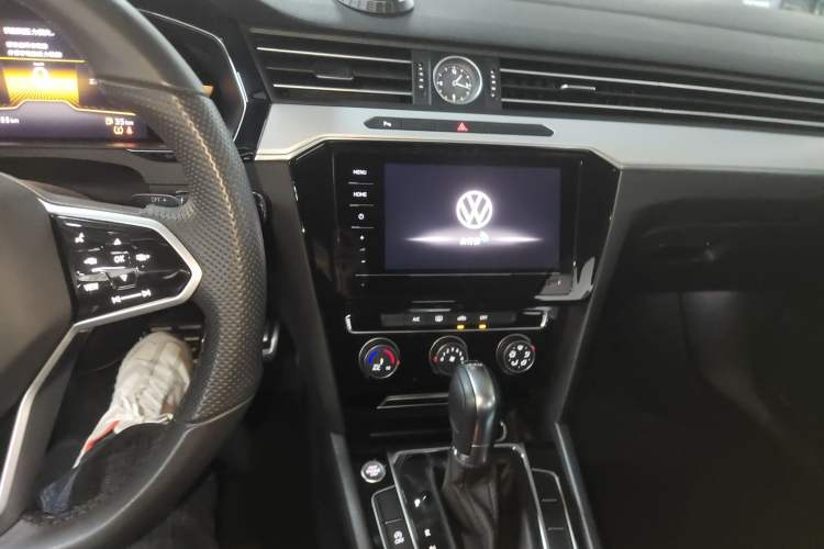 Used Volkswagen Magotan 2025 Zhongxiang Version 280TSI DSG Comfort Edition Audio And AC Panel