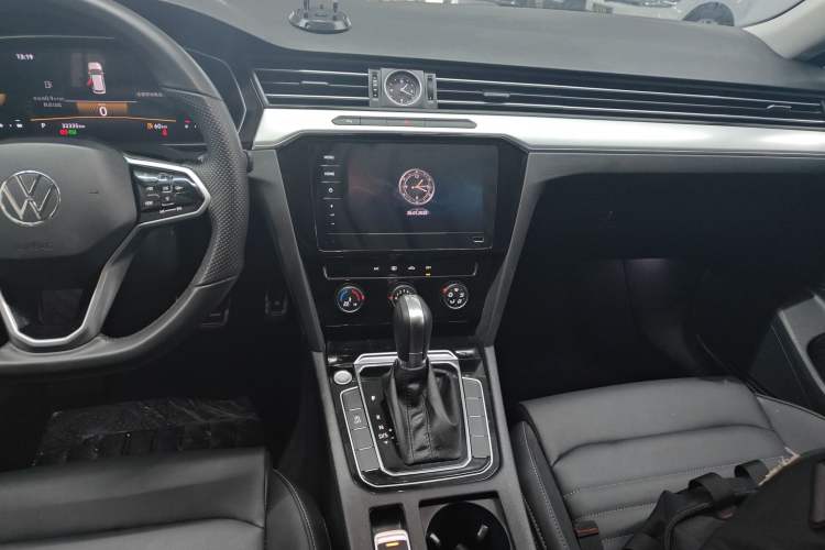 Used Volkswagen Magotan 2025 Zhongxiang Version 280TSI DSG Comfort Edition Audio And AC Panel