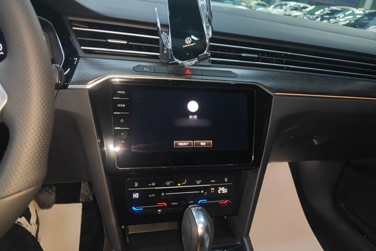 Used Volkswagen Magotan 2025 Revised Version 2 Zhongxiang Edition 330TSI DSG Luxury Trim Audio And AC Panel