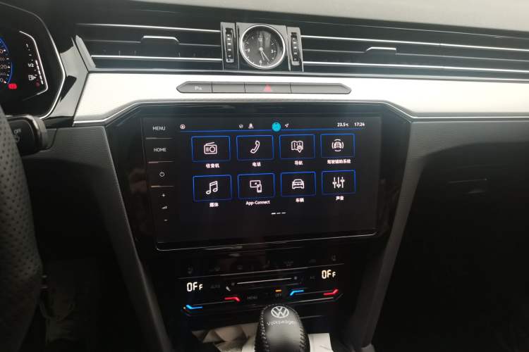 Used Volkswagen Magotan 2025 Revised Version Zhongxiang Edition 330TSI DSG Luxury Trim Audio And AC Panel