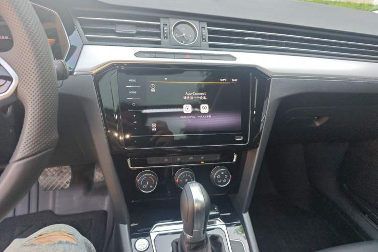 Used Volkswagen Magotan 2025 Zhongxiang Version 280TSI DSG Comfort Edition Audio And AC Panel