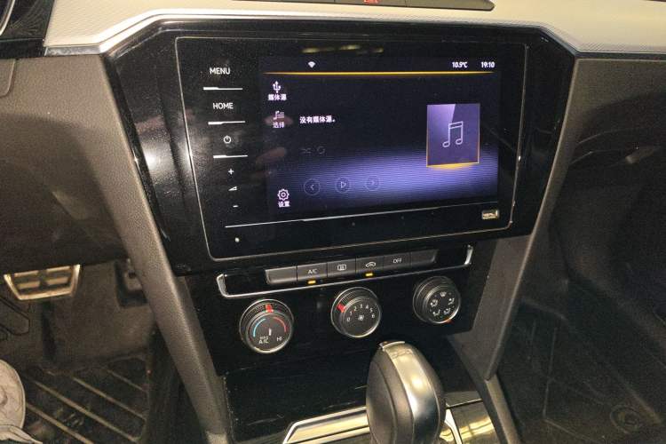 Used Volkswagen Magotan 2025 Zhongxiang Version 280TSI DSG Comfort Edition Audio And AC Panel
