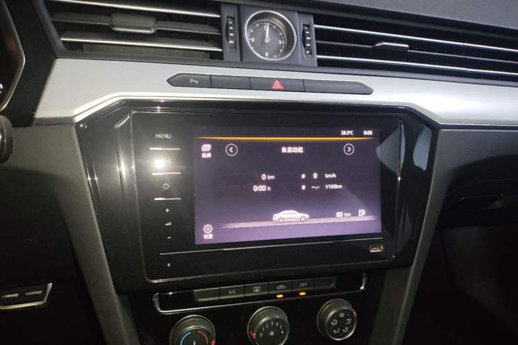 Used Volkswagen Magotan 2025 Zhongxiang Version 280TSI DSG Comfort Edition Audio And AC Panel