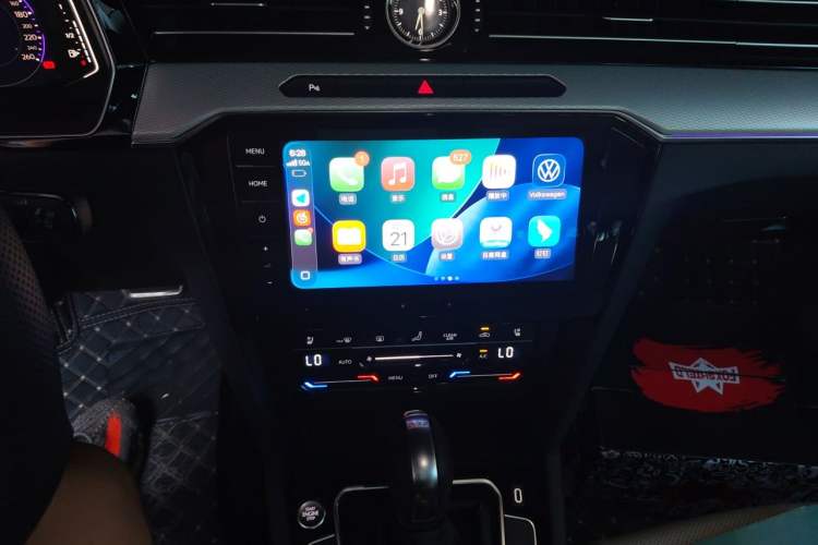 Used Volkswagen Magotan 2025 Zhongxiang Version 330TSI DSG Luxury Edition Audio And AC Panel