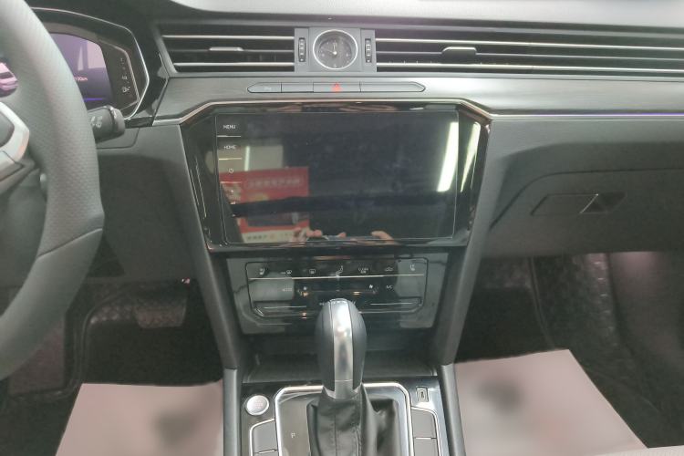 Used Volkswagen Magotan 2025 Revised Version 2 Zhongxiang Edition 330TSI DSG Luxury Trim Audio And AC Panel