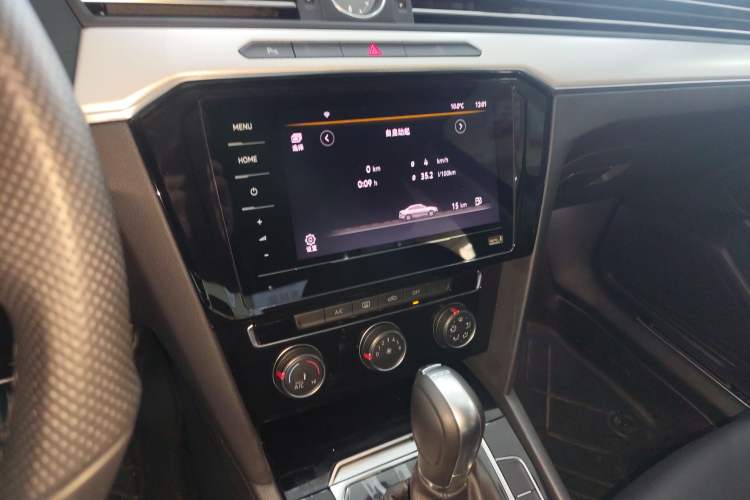 Used Volkswagen Magotan 2025 Zhongxiang Version 280TSI DSG Comfort Edition Audio And AC Panel