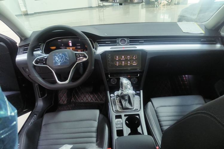 Used Volkswagen Magotan 2025 Zhongxiang Version 280TSI DSG Comfort Edition Center Console
