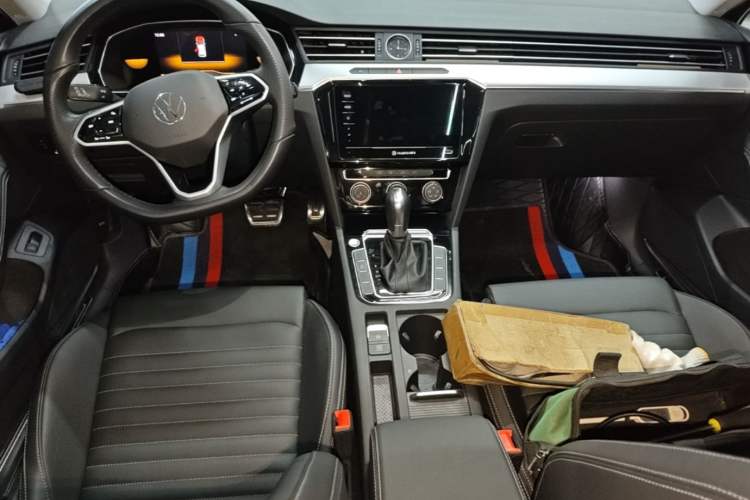 Used Volkswagen Magotan 2025 Zhongxiang Version 280TSI DSG Comfort Edition Center Console