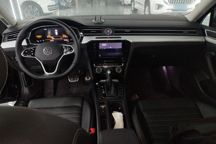 Used Volkswagen Magotan 2025 Zhongxiang Version 280TSI DSG Comfort Edition Center Console