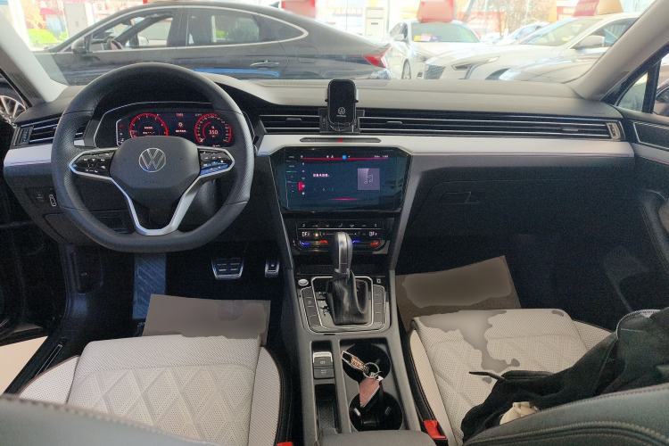 Used Volkswagen Magotan 2025 Revised Version Zhongxiang Edition 330TSI DSG Luxury Trim Center Console