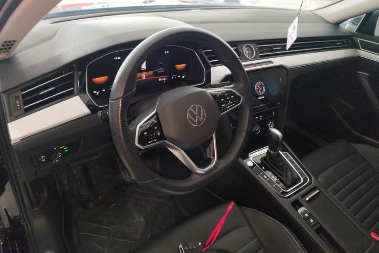 Used Volkswagen Magotan 2025 Zhongxiang Version 280TSI DSG Comfort Edition Center Console
