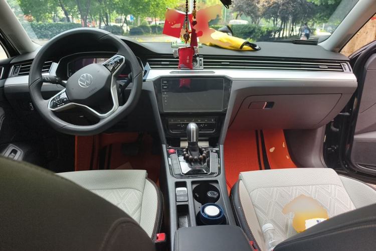 Used Volkswagen Magotan 2025 Revised Version 2 Zhongxiang Edition 330TSI DSG Luxury Trim Center Console