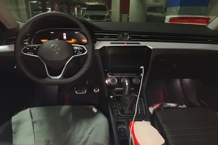 Used Volkswagen Magotan 2025 Zhongxiang Version 280TSI DSG Comfort Edition Center Console