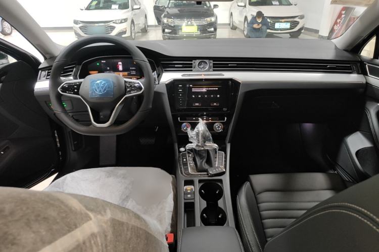 Used Volkswagen Magotan 2025 Zhongxiang Version 280TSI DSG Comfort Edition Center Console