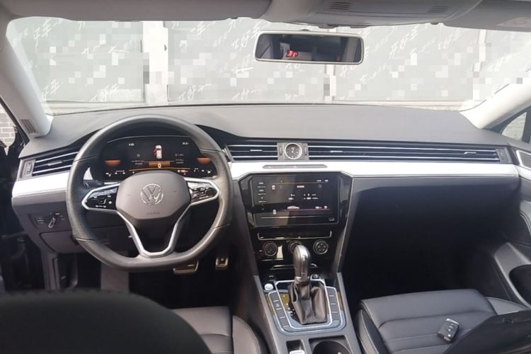Used Volkswagen Magotan 2025 Zhongxiang Version 280TSI DSG Comfort Edition Center Console