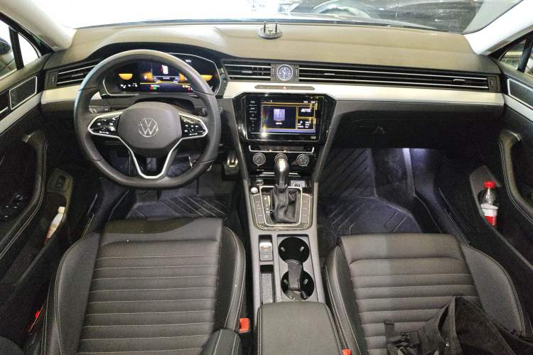 Used Volkswagen Magotan 2025 Zhongxiang Version 280TSI DSG Comfort Edition Center Console