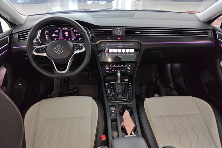 Used Volkswagen Magotan 2025 Revised Version 2 Zhongxiang Edition 330TSI DSG Luxury Trim Center Console