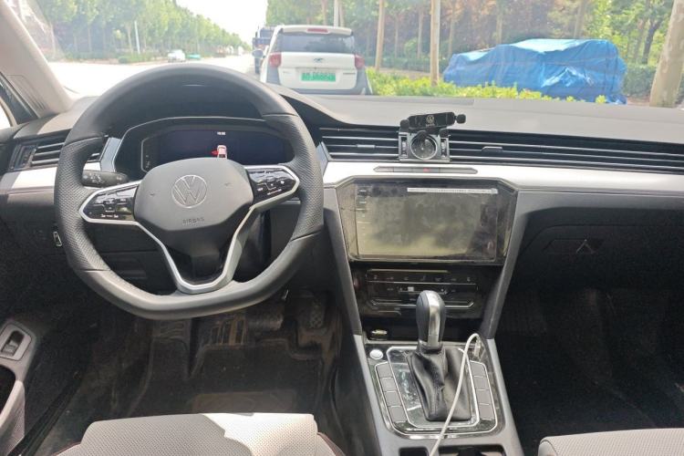 Used Volkswagen Magotan 2025 Revised Version 2 Zhongxiang Edition 330TSI DSG Luxury Trim Center Console
