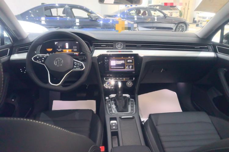 Used Volkswagen Magotan 2025 Zhongxiang Version 280TSI DSG Comfort Edition Center Console