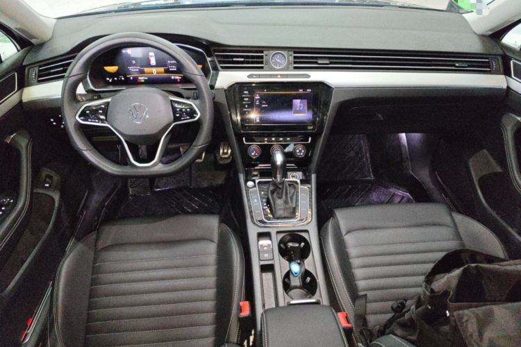 Used Volkswagen Magotan 2025 Zhongxiang Version 280TSI DSG Comfort Edition Center Console