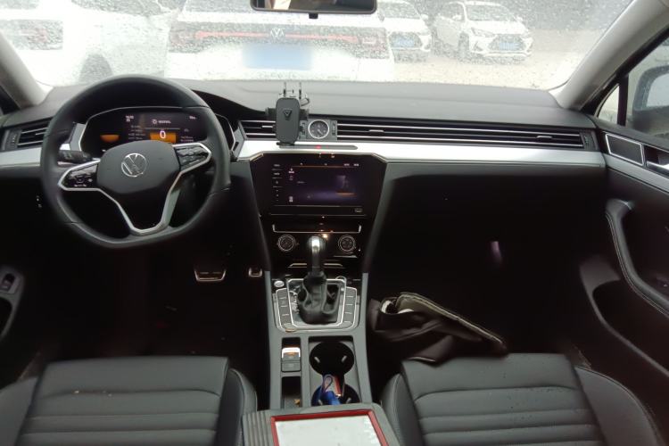 Used Volkswagen Magotan 2025 Zhongxiang Version 280TSI DSG Comfort Edition Center Console