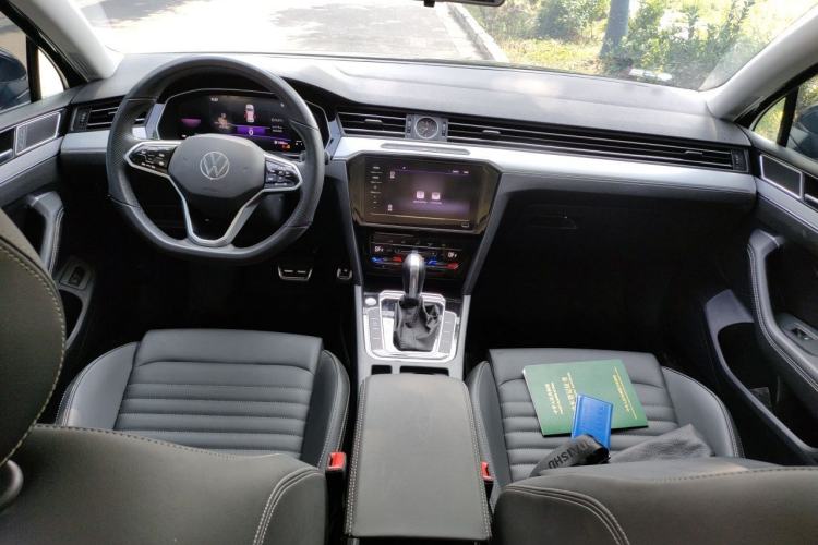 Used Volkswagen Magotan 2025 Zhongxiang Version 280TSI DSG Comfort Edition Center Console