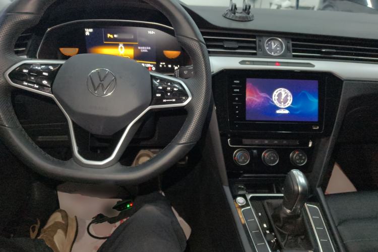 Used Volkswagen Magotan 2025 Zhongxiang Version 280TSI DSG Comfort Edition Center Console