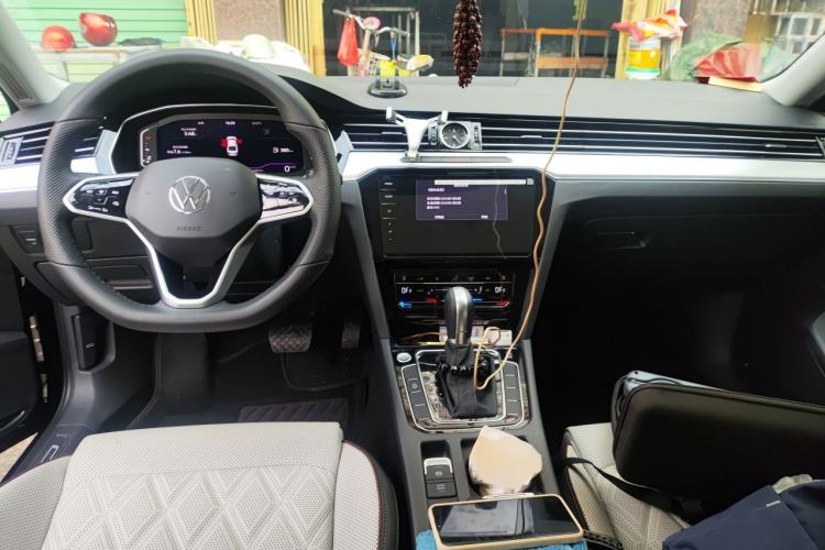Used Volkswagen Magotan 2025 Revised Version 2 Zhongxiang Edition 330TSI DSG Luxury Trim Center Console