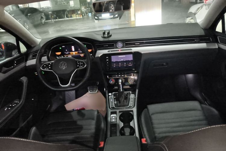 Used Volkswagen Magotan 2025 Zhongxiang Version 280TSI DSG Comfort Edition Center Console