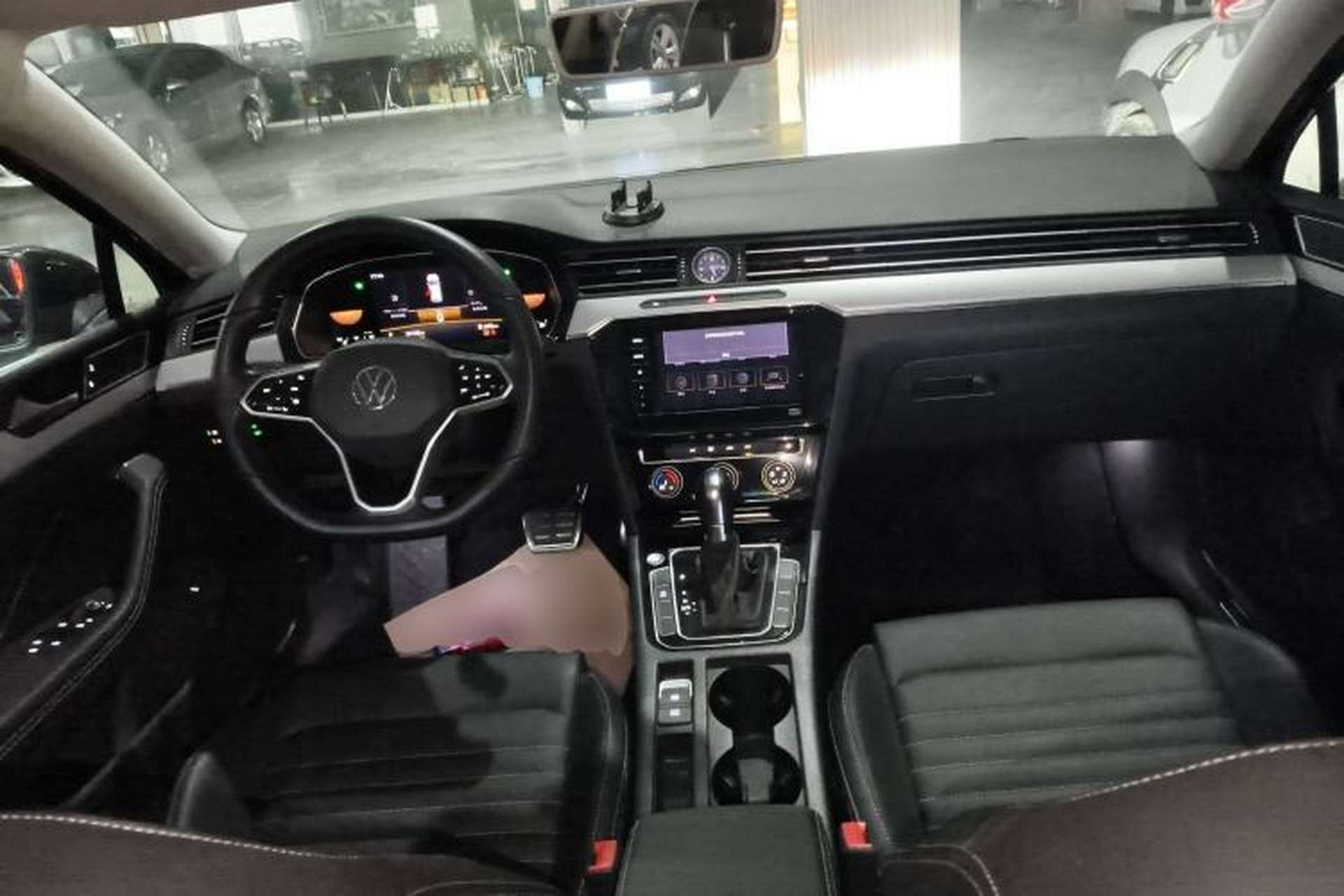 Used Volkswagen Magotan 2025 Zhongxiang Version 280TSI DSG Comfort Edition Center Console