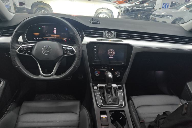 Used Volkswagen Magotan 2025 Zhongxiang Version 280TSI DSG Comfort Edition Center Console