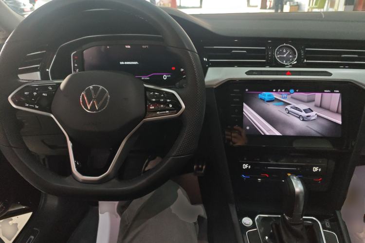 Used Volkswagen Magotan 2025 Revised Version Zhongxiang Edition 330TSI DSG Luxury Trim Center Console