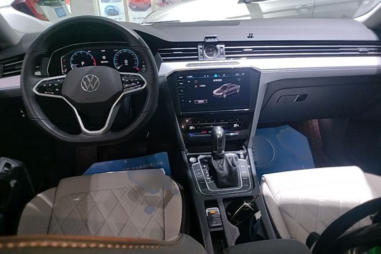 Used Volkswagen Magotan 2025 Revised Version 2 Zhongxiang Edition 330TSI DSG Luxury Trim Center Console