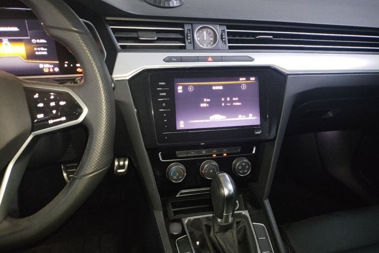 Used Volkswagen Magotan 2025 Zhongxiang Version 280TSI DSG Comfort Edition Center Console