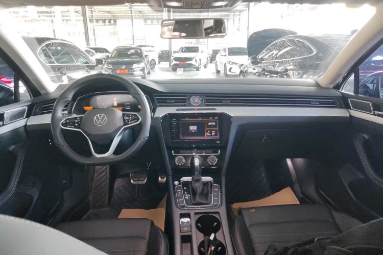 Used Volkswagen Magotan 2025 Zhongxiang Version 280TSI DSG Comfort Edition Center Console