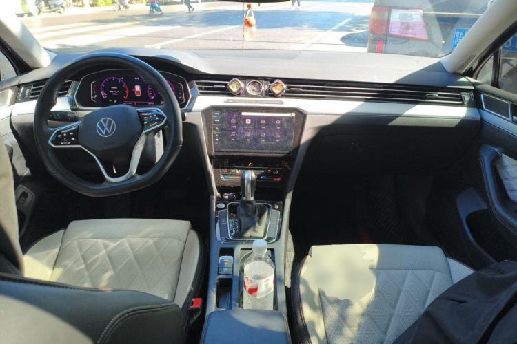 Used Volkswagen Magotan 2025 Revised Version 2 Zhongxiang Edition 330TSI DSG Luxury Trim Center Console