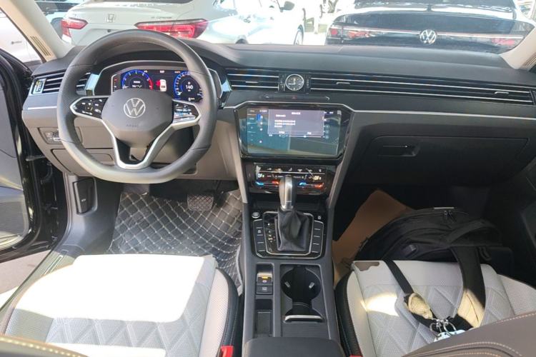 Used Volkswagen Magotan 2025 Revised Version 2 Zhongxiang Edition 330TSI DSG Luxury Trim Center Console