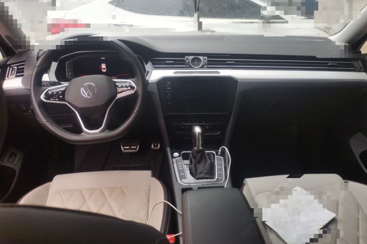 Used Volkswagen Magotan 2025 Revised Version Zhongxiang Edition 330TSI DSG Luxury Trim Center Console