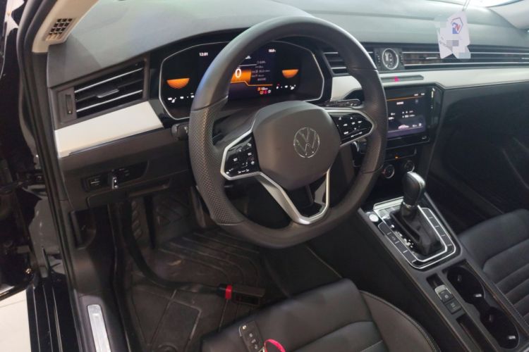 Used Volkswagen Magotan 2025 Zhongxiang Version 280TSI DSG Comfort Edition Center Console