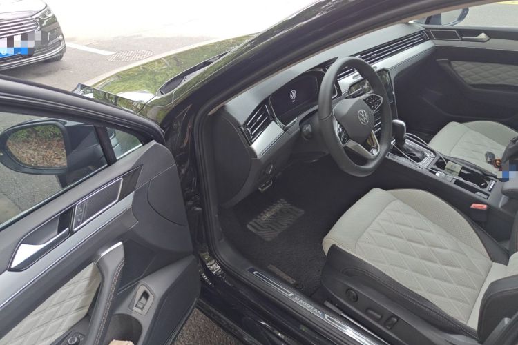 Used Volkswagen Magotan 2025 Zhongxiang Version 330TSI DSG Luxury Edition Driver Seat