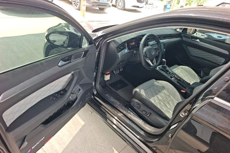 Used Volkswagen Magotan 2025 Zhongxiang Model 280TSI DSG Luxury Version Driver Seat