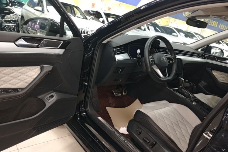 Used Volkswagen Magotan 2025 Zhongxiang Version 330TSI DSG Luxury Edition Driver Seat