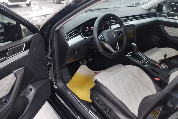 Used Volkswagen Magotan 2025 Zhongxiang Version 330TSI DSG Luxury Edition Driver Seat
