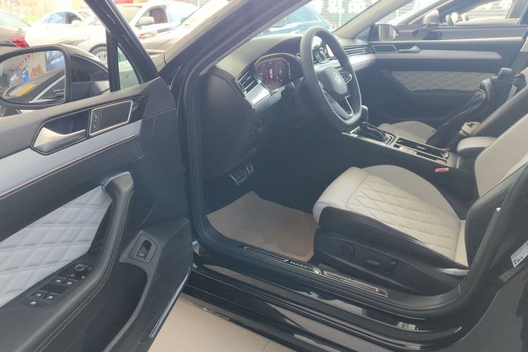 Used Volkswagen Magotan 2025 Revised Version Zhongxiang Edition 330TSI DSG Luxury Trim Driver Seat