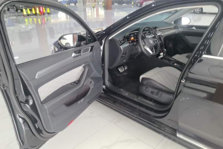 Used Volkswagen Magotan 2025 Revised Version Zhongxiang Edition 280TSI DSG Luxury Trim Driver Seat