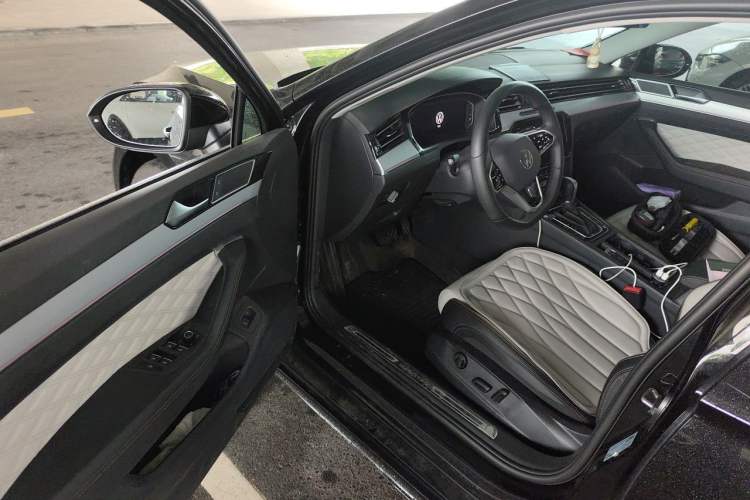 Used Volkswagen Magotan 2025 Revised Version 2 Zhongxiang Edition 330TSI DSG Luxury Trim Driver Seat