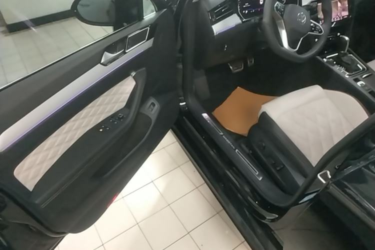 Used Volkswagen Magotan 2025 Revised Version Zhongxiang Edition 330TSI DSG Luxury Trim Driver Seat